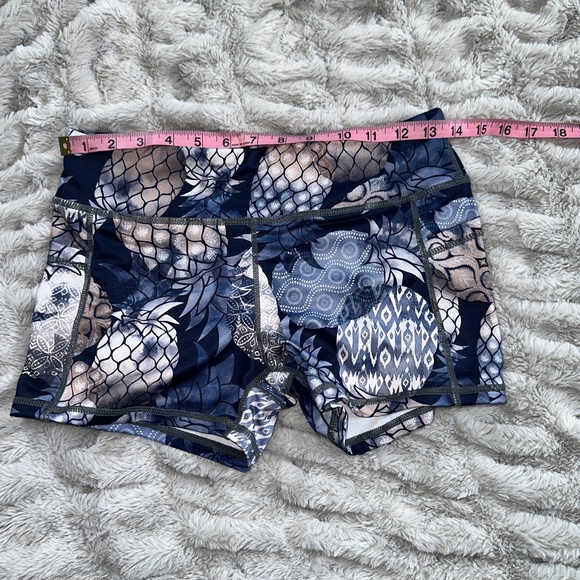 Epic MMA Gear Women's 3" Stretch Booty Shorts Fitness, Yoga, Running Size Medium - Picture 4 of 5